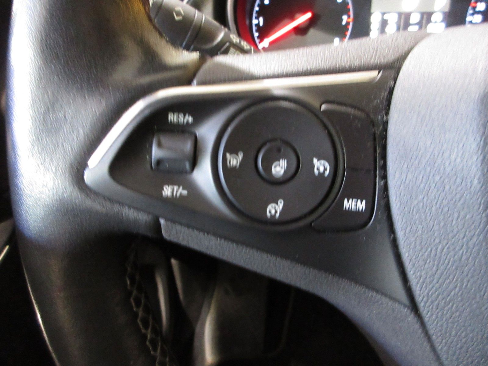 Fahrzeugabbildung Opel Grandland X 1.2T ULTIMATE LED/NAVI/SHZ/LHZ/CAM