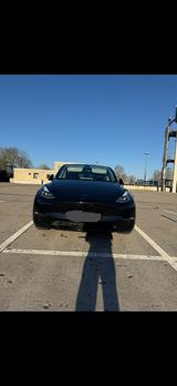 Tesla Model Y Performance mit Ambientebeleuchtung  - gebrauchte Tesla Model Y aus dem Jahr 2024