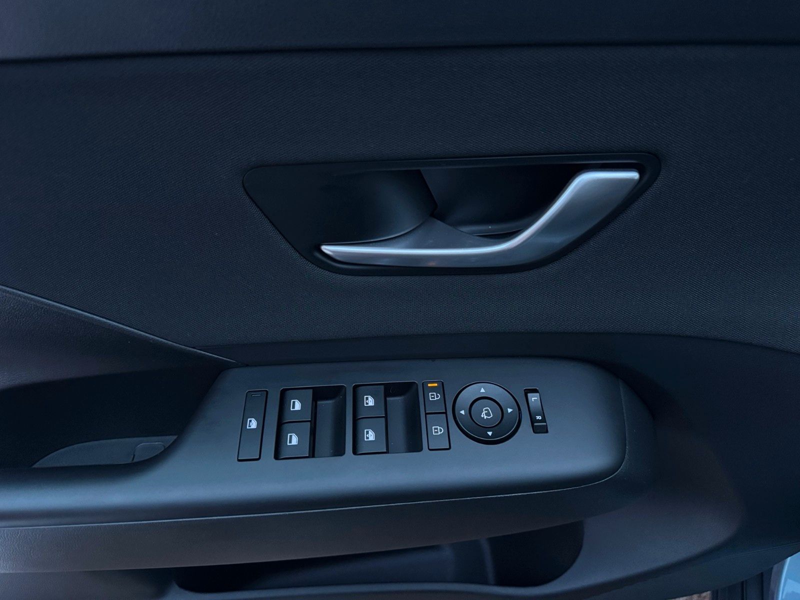 Fahrzeugabbildung Hyundai KONA TREND LED KAMERA AUTOM. SITZHZG ELE. HECKKL