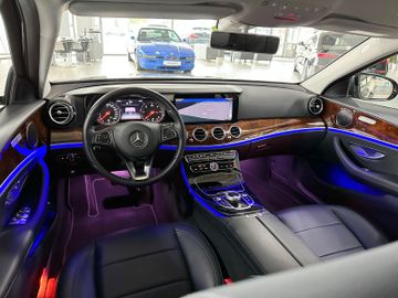 Fahrzeugabbildung Mercedes-Benz E 220d 4Matic Kamera Navi Sitzh Stop&Go Garantie