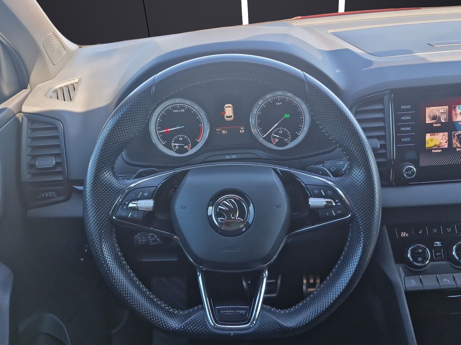 Fahrzeugabbildung SKODA Karoq Sportline 4x4 2.0 TDI LED AHK SHZ ACC
