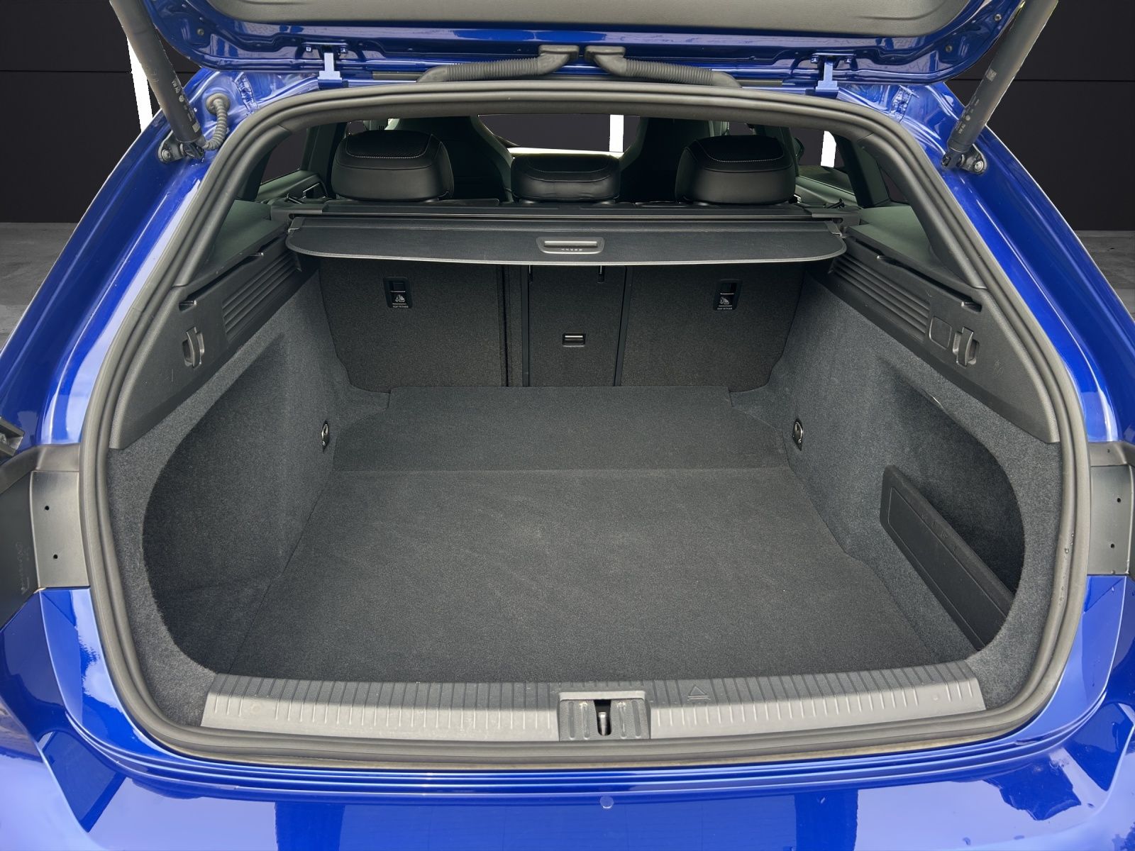 Fahrzeugabbildung Volkswagen Arteon SB TSI R-Line DSG LED Navi AID Leder ACC