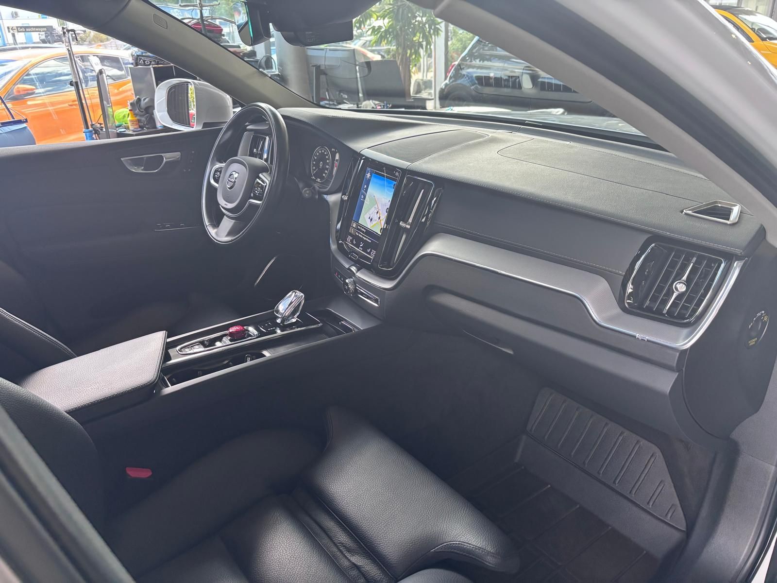 Fahrzeugabbildung Volvo XC60 Inscription AWD AHK LED NAVI LEDER Pano