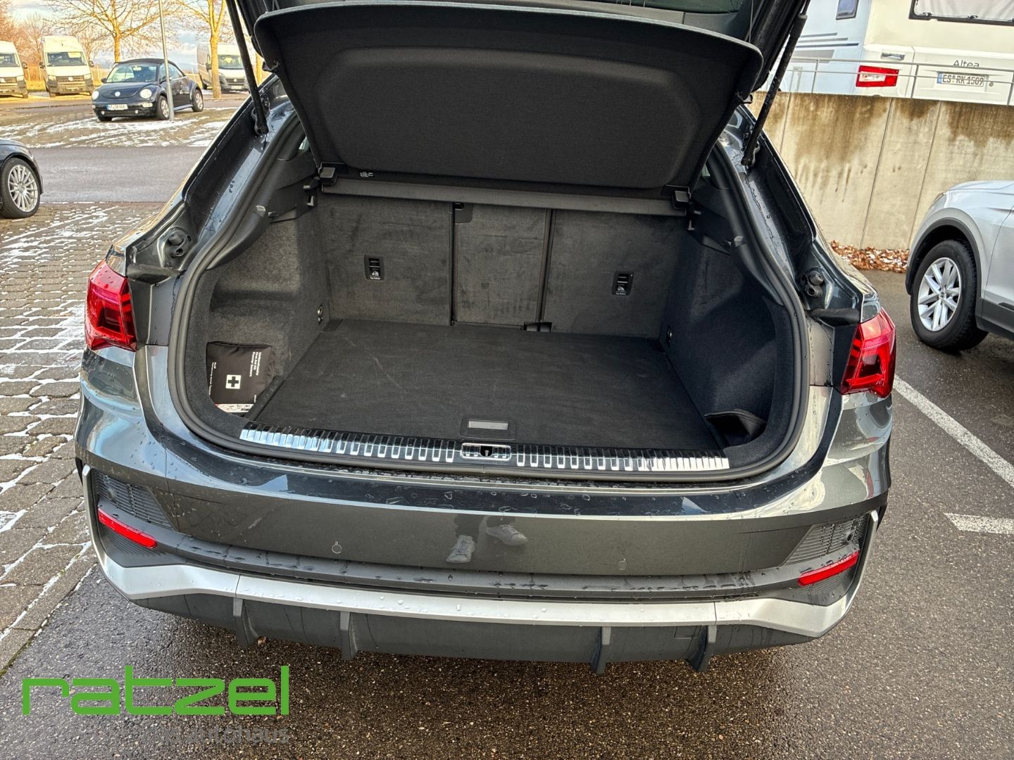 Fahrzeugabbildung Audi Q3 Sportback S line 35 TDI S tronic Navi Leder D