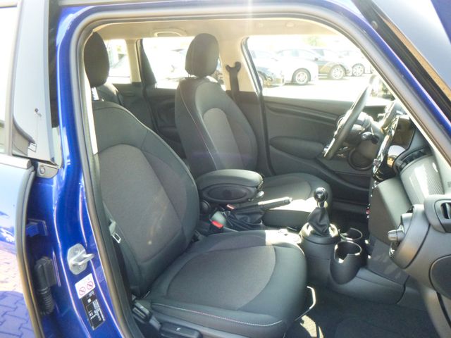 Fahrzeugabbildung MINI Cooper 1,5 >5-türig/NAV/PDC/40.850KM<