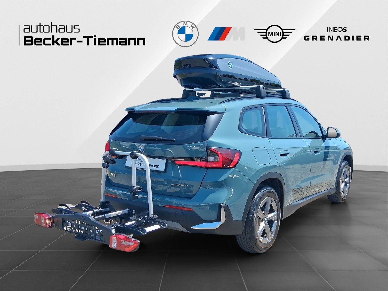 BMW X1 sDrive20i Navi CarPlay Driving Parking Head