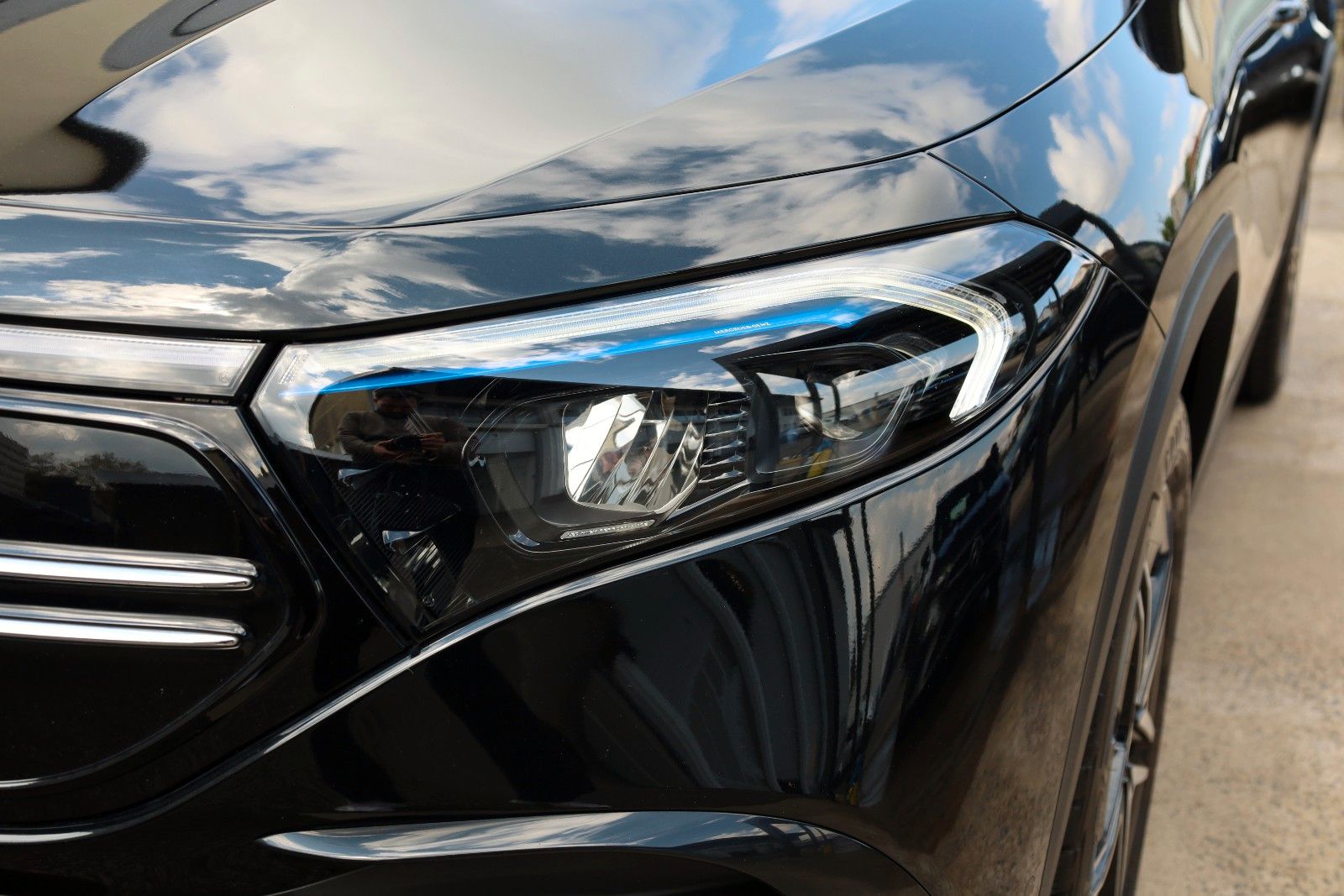 Fahrzeugabbildung Mercedes-Benz EQA 250 AMG-line, T.Leder,Navi,LED,SH,Kamera,DAB