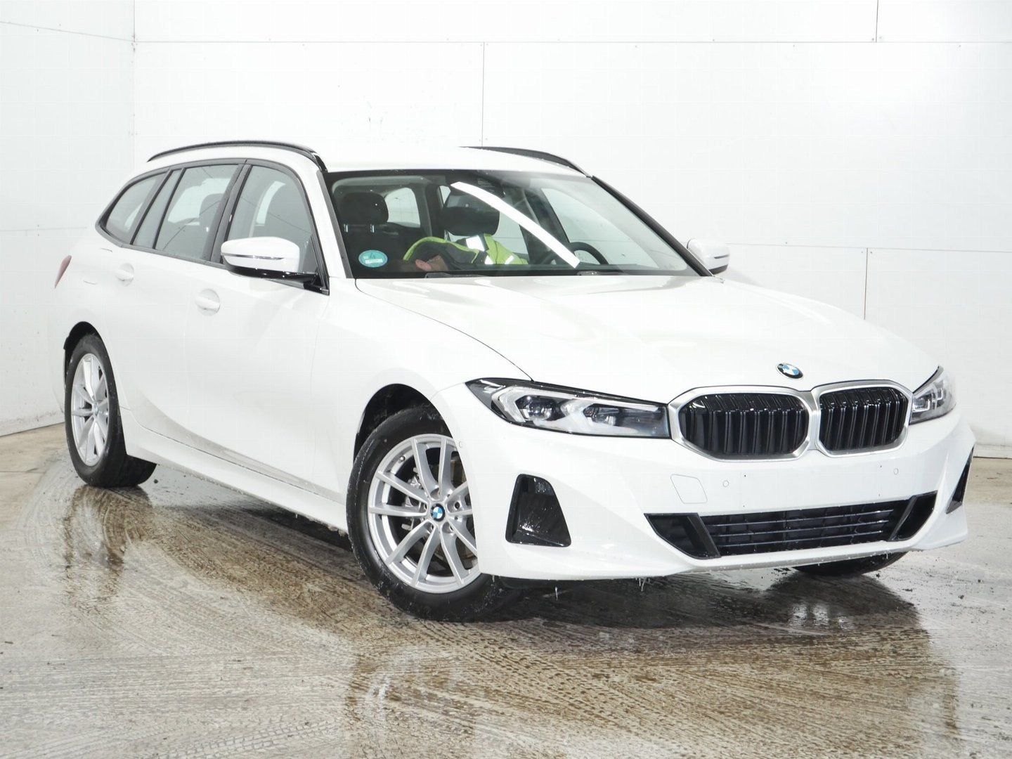 Fahrzeugabbildung BMW 318i Anhaengerkuppling, Park Assistant, Sport-Le