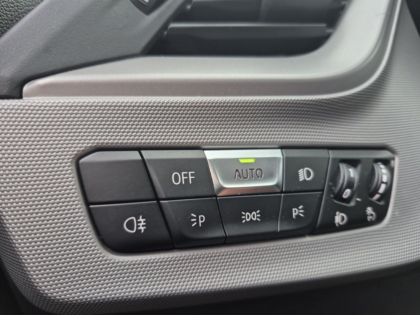 BMW 118 i Advantage Navi CarPlay LED PDC Sitzheizung, миниатюра 17