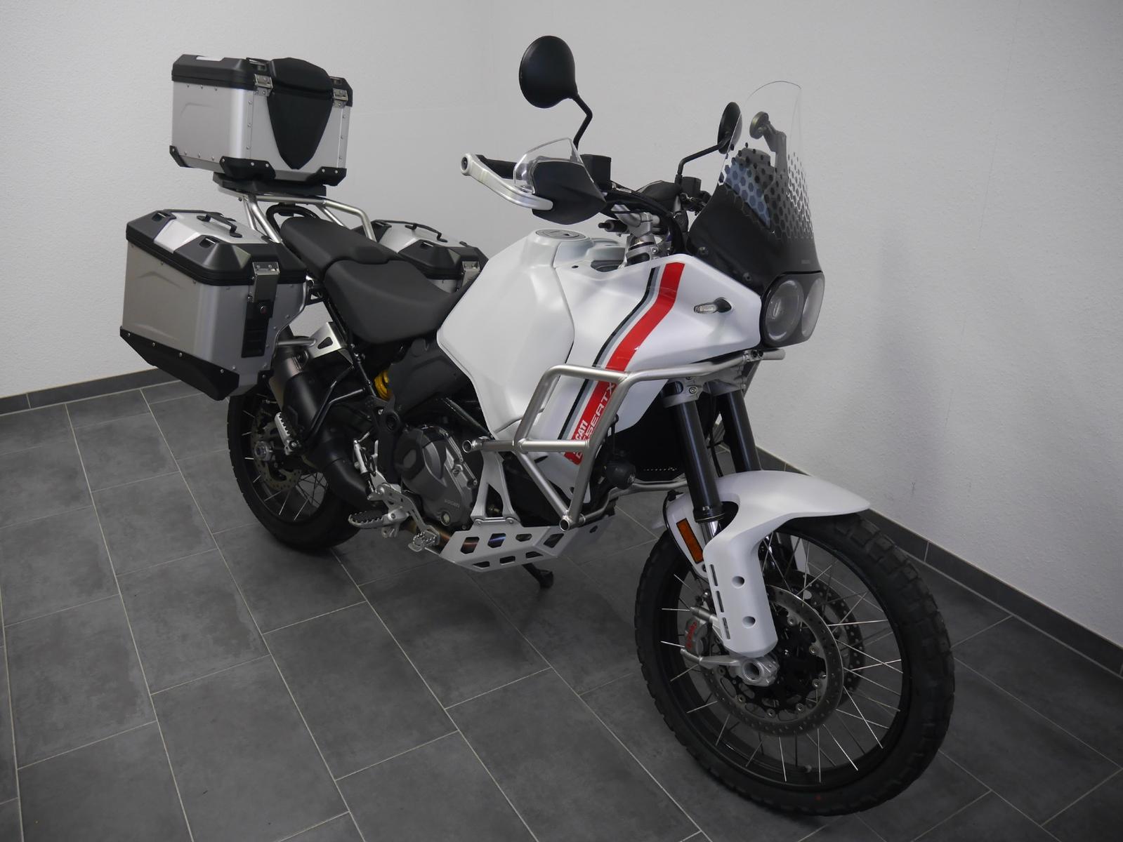 Ducati Desert X // viele Extras // 1.Hand // Koffer