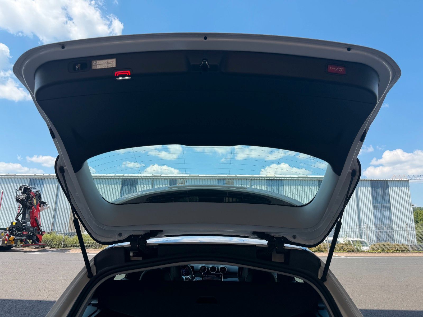 Fahrzeugabbildung Mercedes-Benz C 200 T Avantgarde+RKamera+AHK+AmbientePrem+