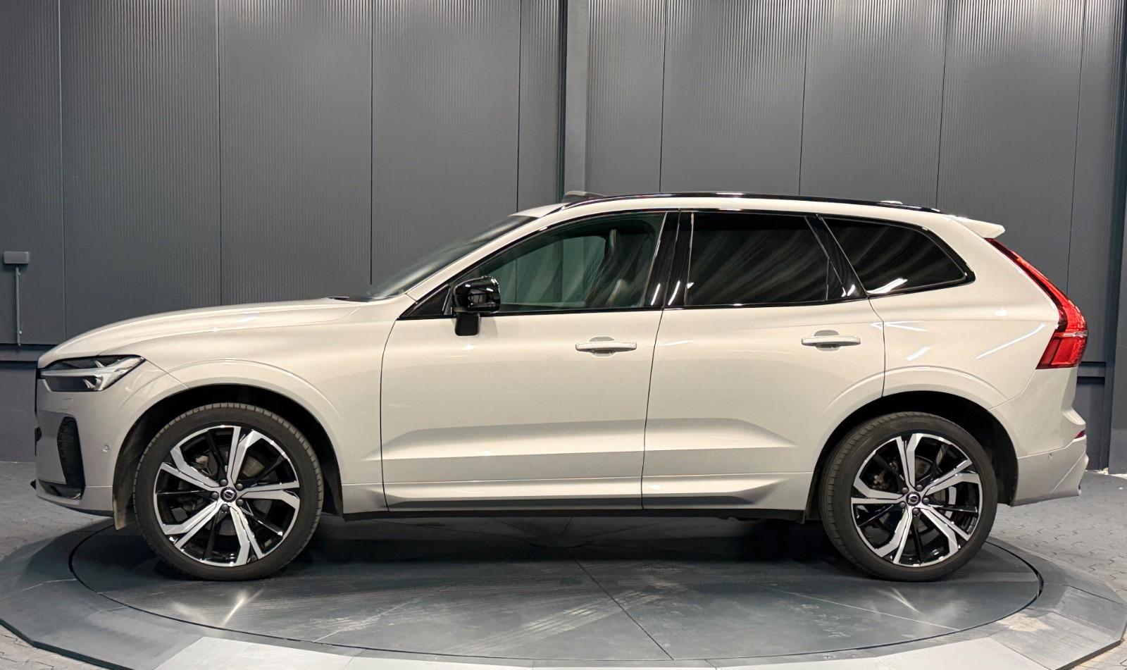 Volvo XC60 Plus Dark AWD *21Zoll*PANORAMA*Kristallglas