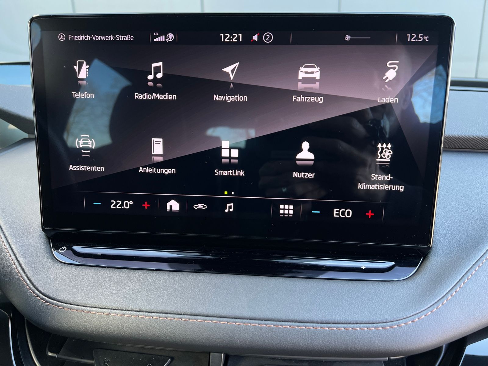 Fahrzeugabbildung SKODA Enyaq iV 80 Founders Edition *Wärmepumpe, Navi,