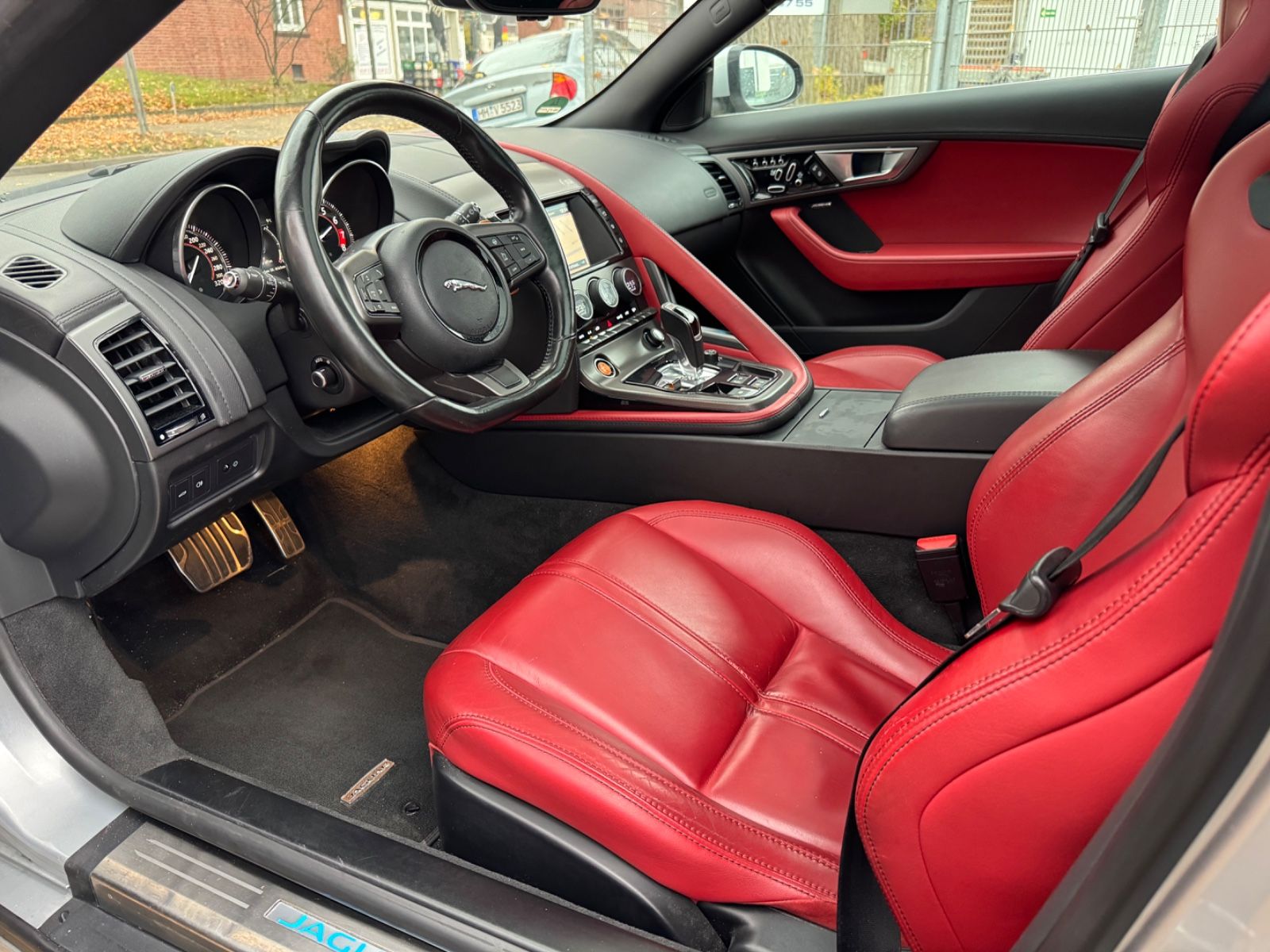 Fahrzeugabbildung Jaguar F-Type*PANO*CAM*XENON*MEMORY*LEDER