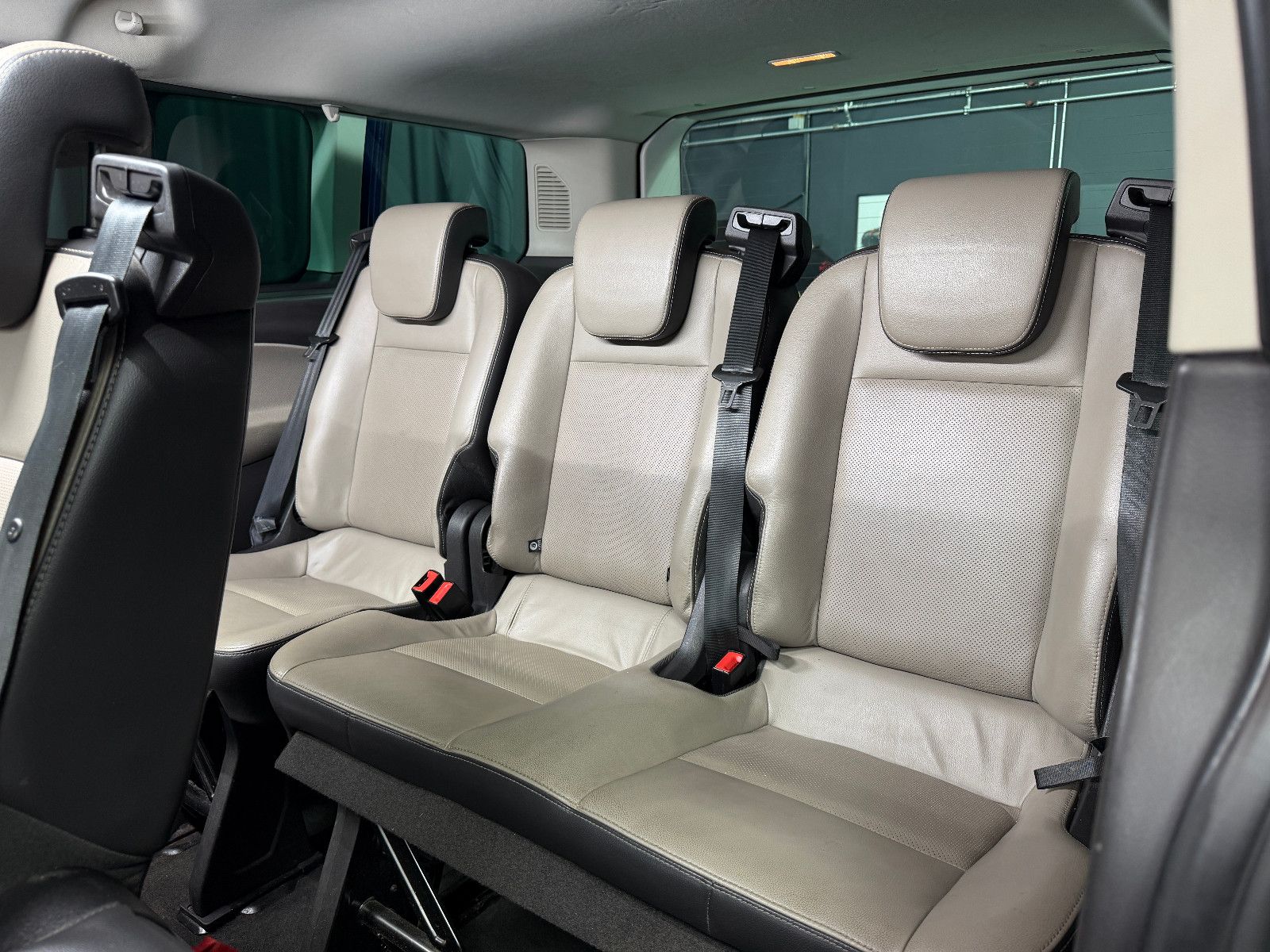 Fahrzeugabbildung Ford Tourneo Custom 300|AC|PDC|NAVI|8-SITZE