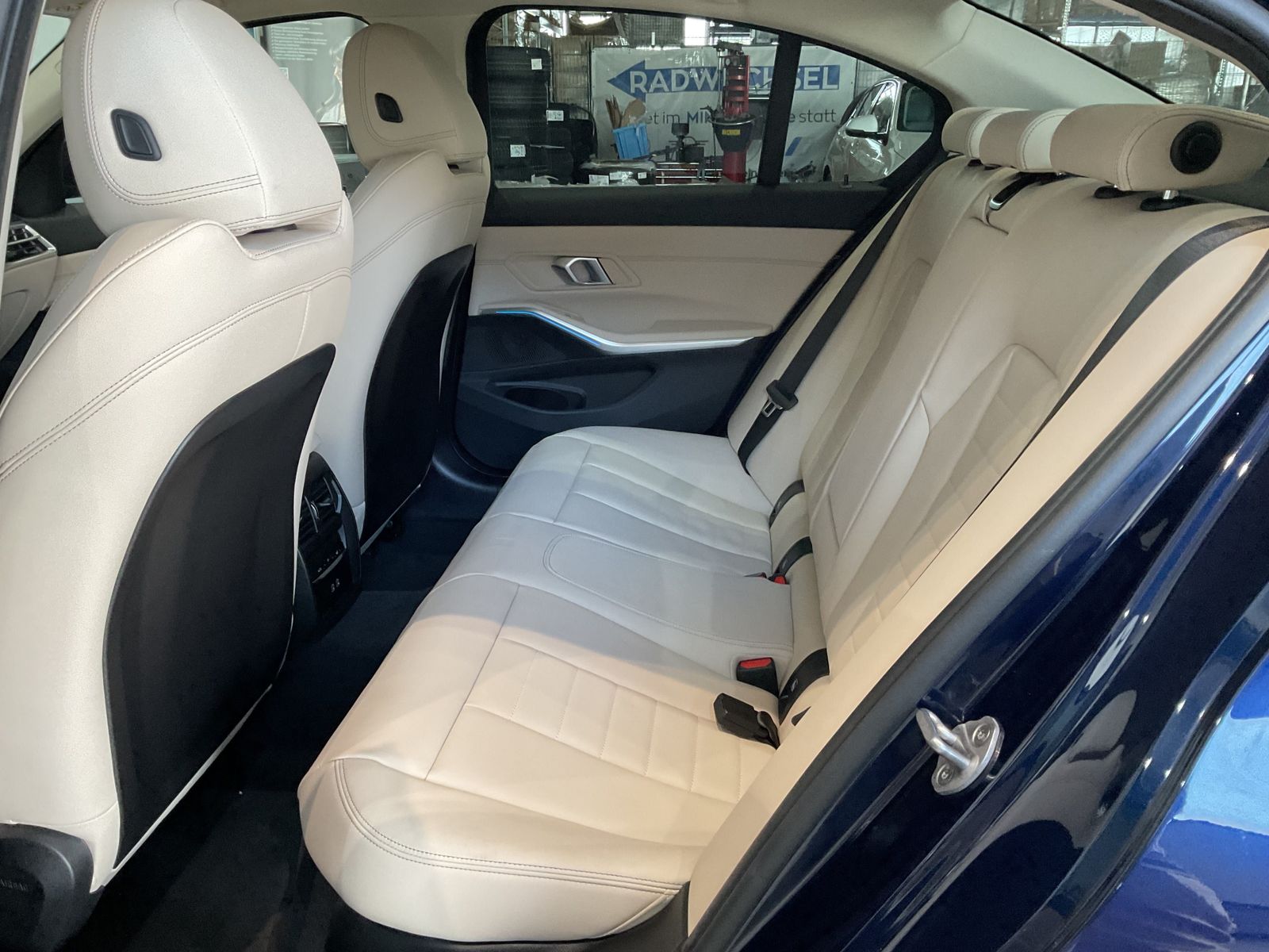Fahrzeugabbildung BMW 320i xDrive 19" LMR | Sportsitze | Standheizung