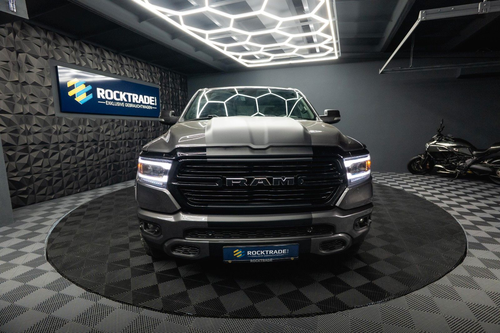 Fahrzeugabbildung Dodge RAM 5.7 V8 HEMI 4x4 OFFROAD NIGHT-Edition LED