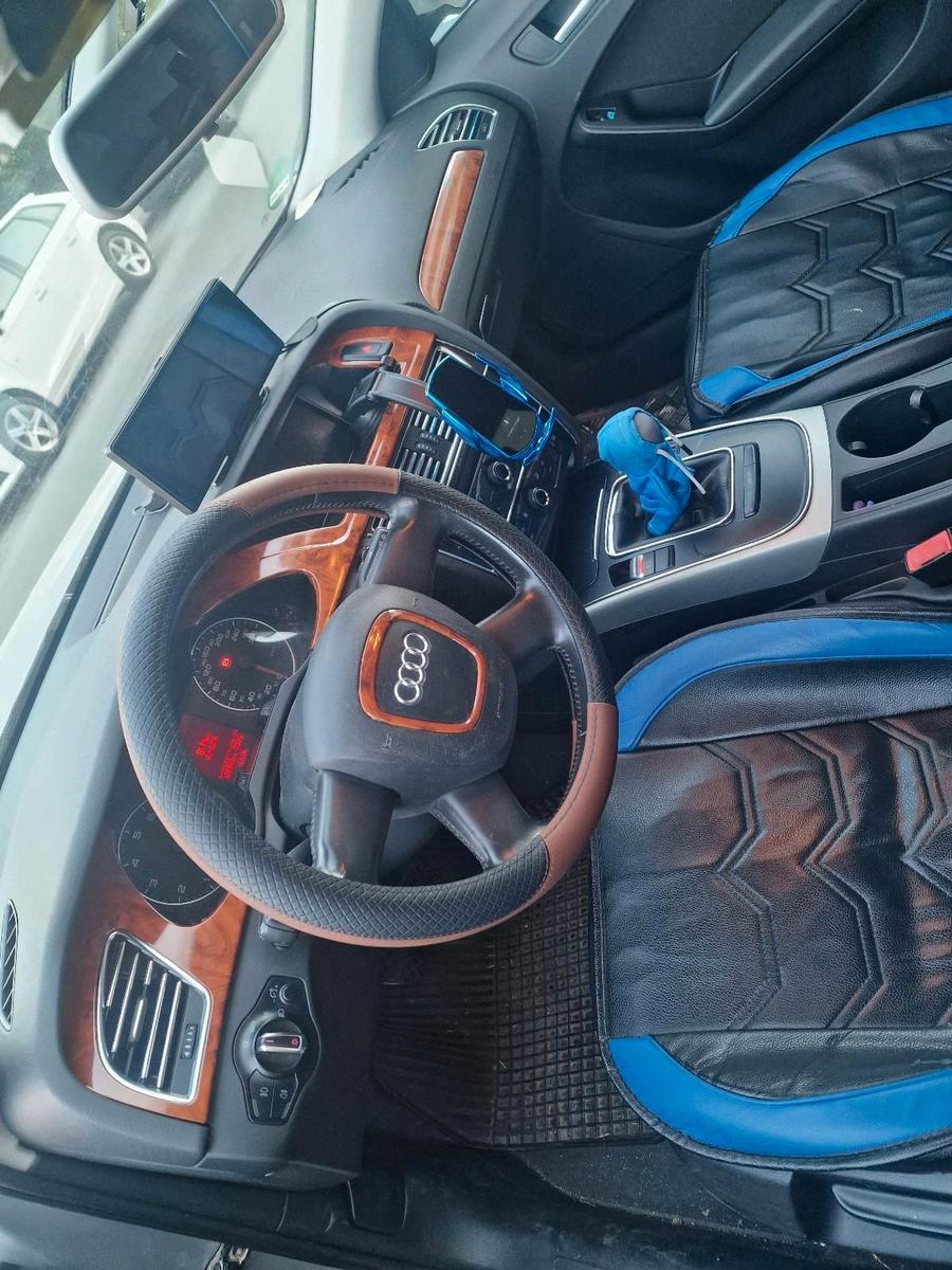Audi A4 2010 — photo 5