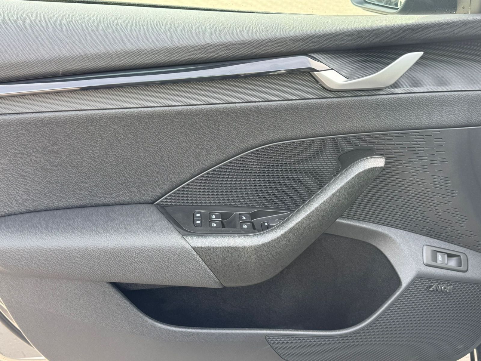 Fahrzeugabbildung SKODA Octavia 2.0 DSG Sportline MATRIX*PANO*CANT.*5J.G