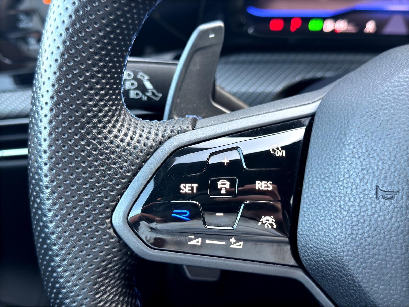 Volkswagen Golf R Perfomance 4MO*V-MAX*SHZ*APP*HARMAN*LHZ, миниатюра 21