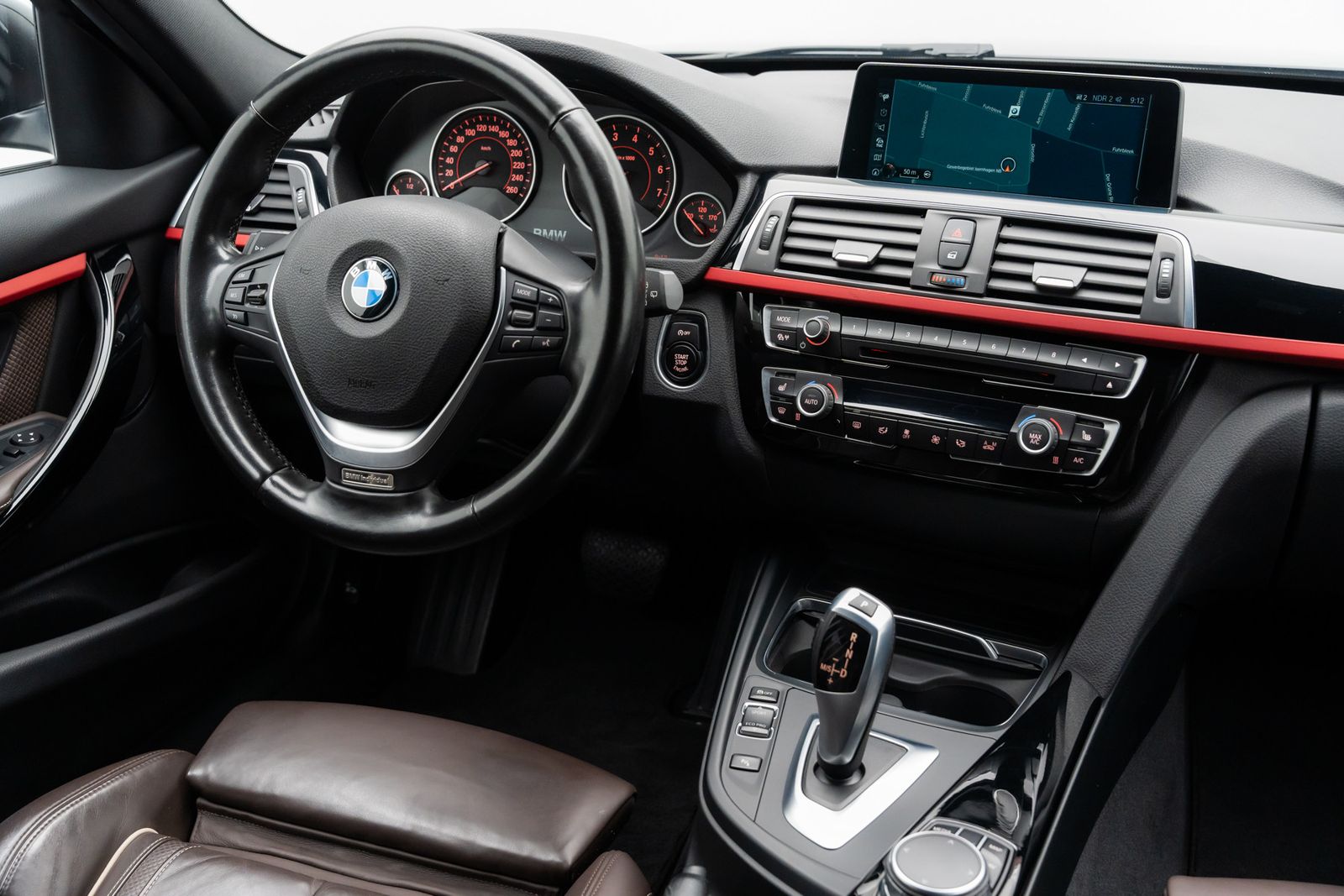 Fahrzeugabbildung BMW 320i Sport Line Kamera NaviPro Alarm Individual