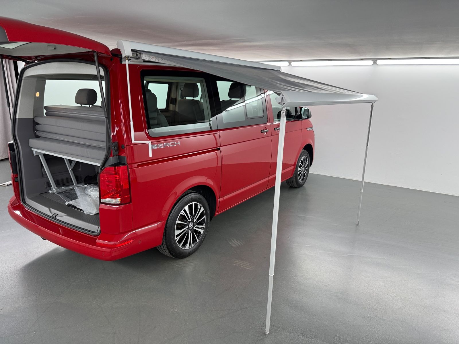 Volkswagen T6.1 California Beach Tour AHK Kamera Markise foto 23