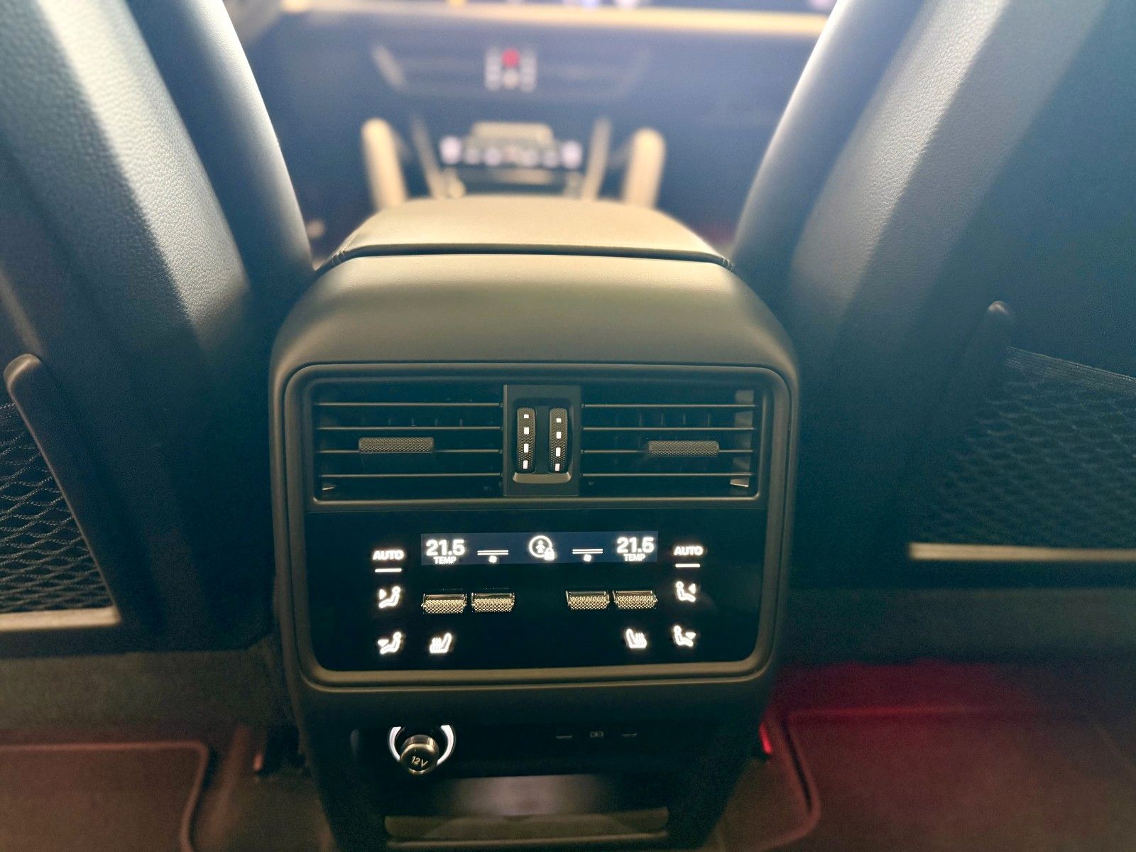 Fahrzeugabbildung Porsche Cayenne Turbo E-Hybrid SportDesign/PCCB/PTS/AHK