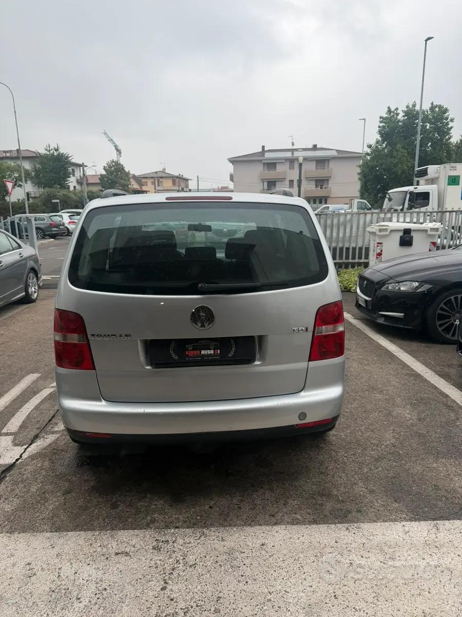Volkswagen Touran 2004 — rear view