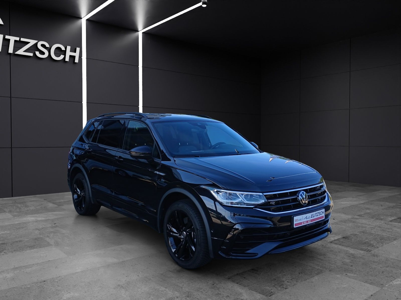 Fahrzeugabbildung Volkswagen Tiguan Allspace TSI R-Line DSG 4M Matrix Navi AI