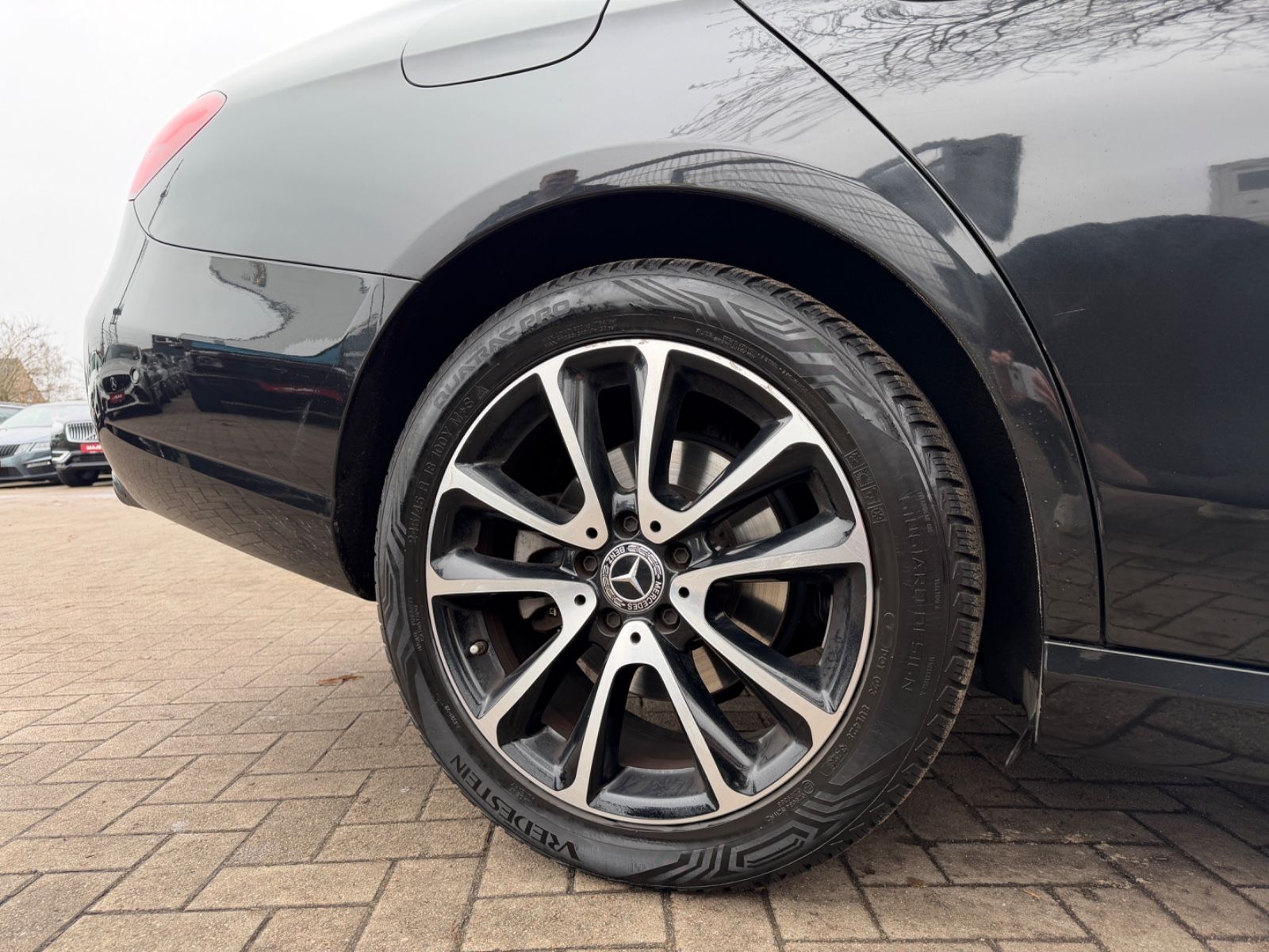 Fahrzeugabbildung Mercedes-Benz E 220d Night-Paket*JUNGE STERNE*KAMERA*LED*