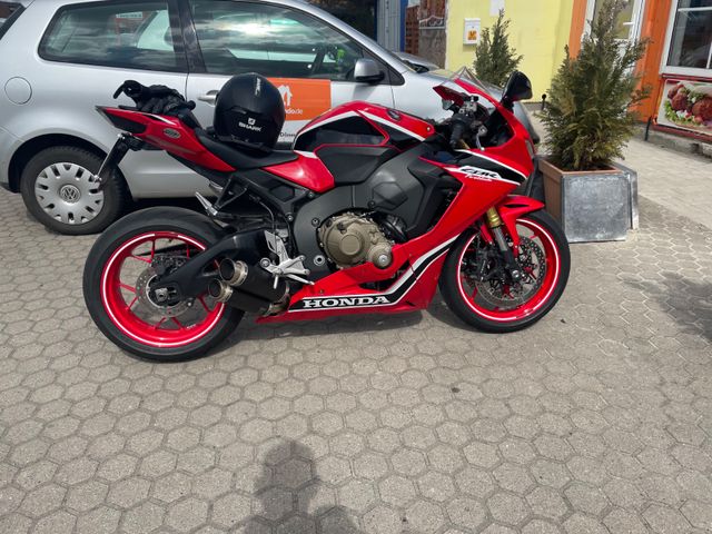 Honda CBR 1000 SC77