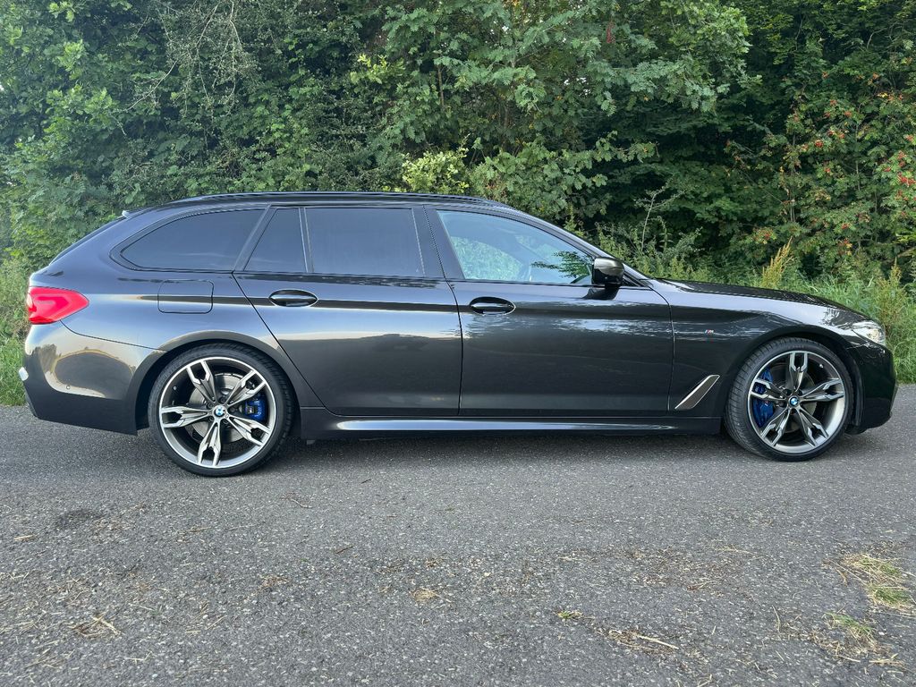 BMW M550
