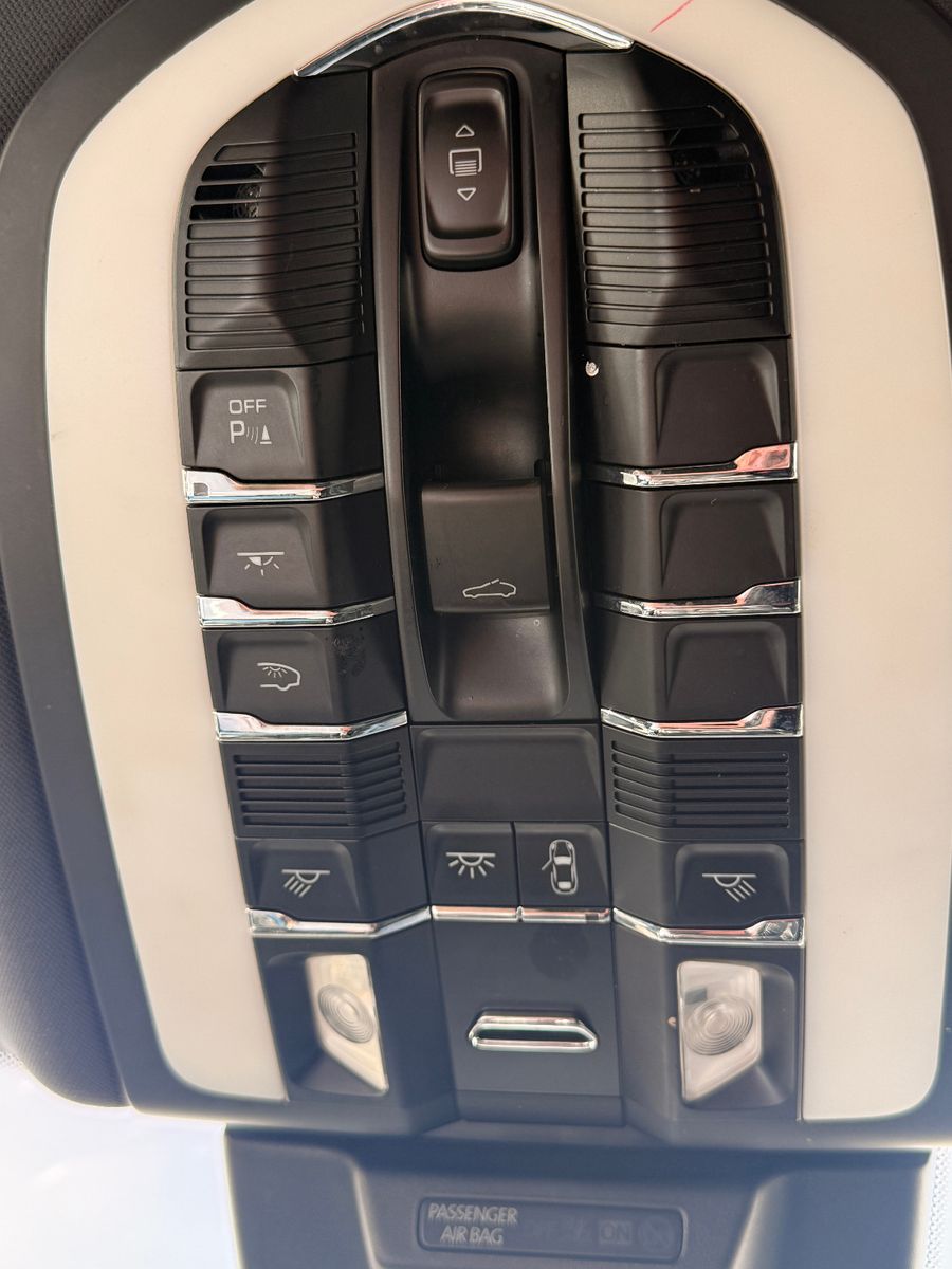 Fahrzeugabbildung Porsche Macan S Diesel/PANO/360°/MEMORY/SOUND/SHZ