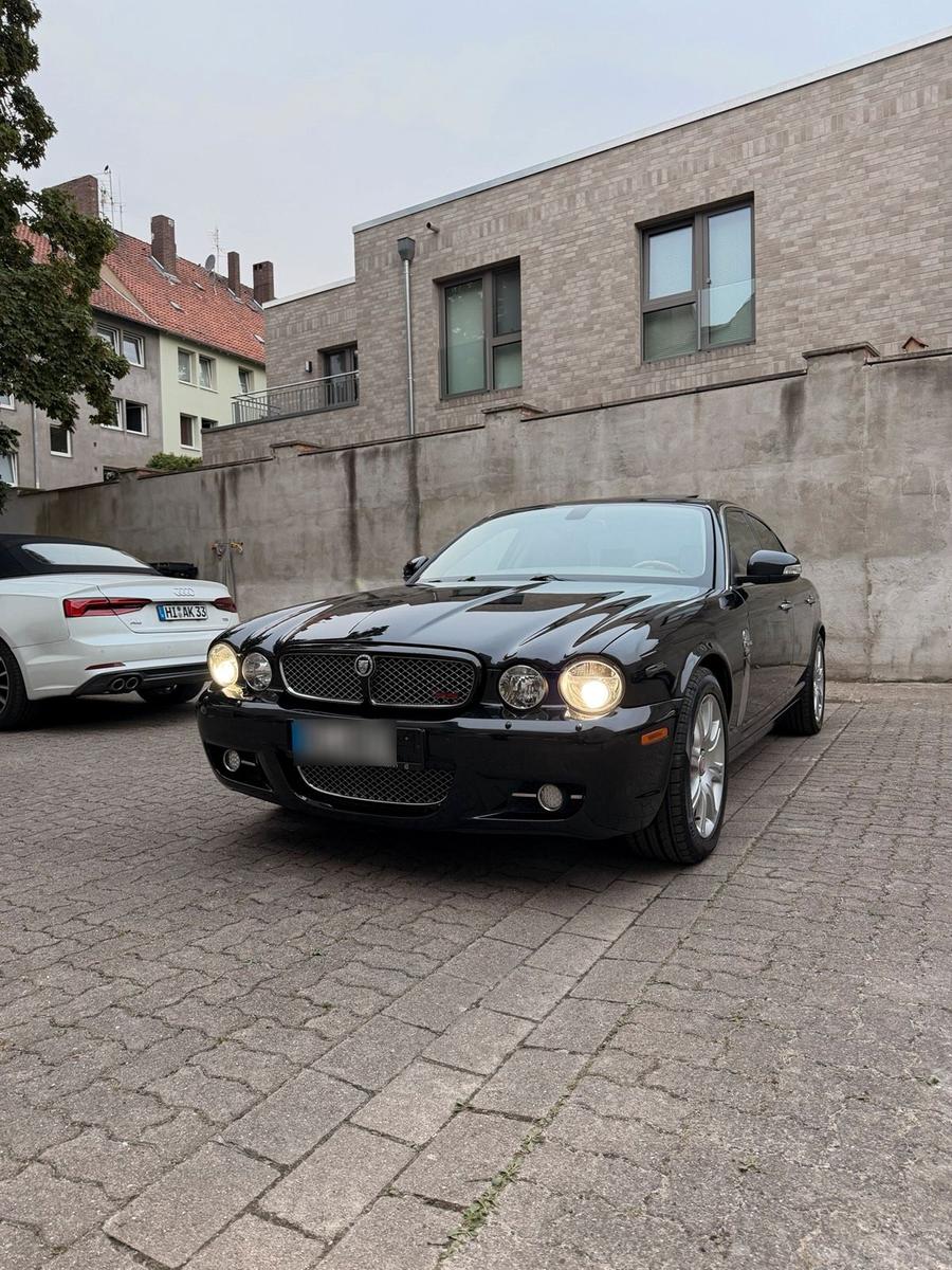 Jaguar XJ