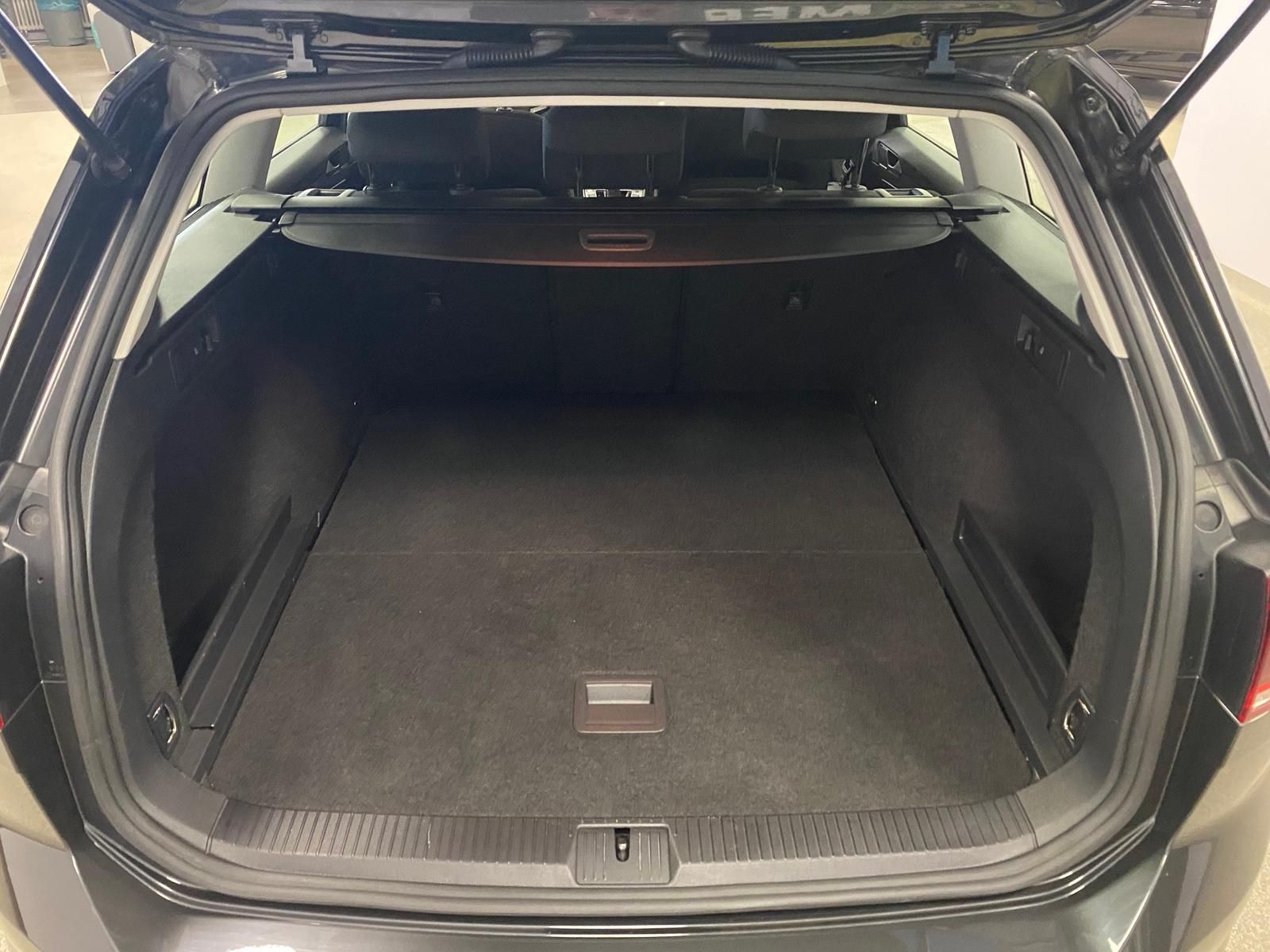 Fahrzeugabbildung Volkswagen Passat Variant 1.5 TSI DSG+APP+NAVI+SHZ+ALLWETT+