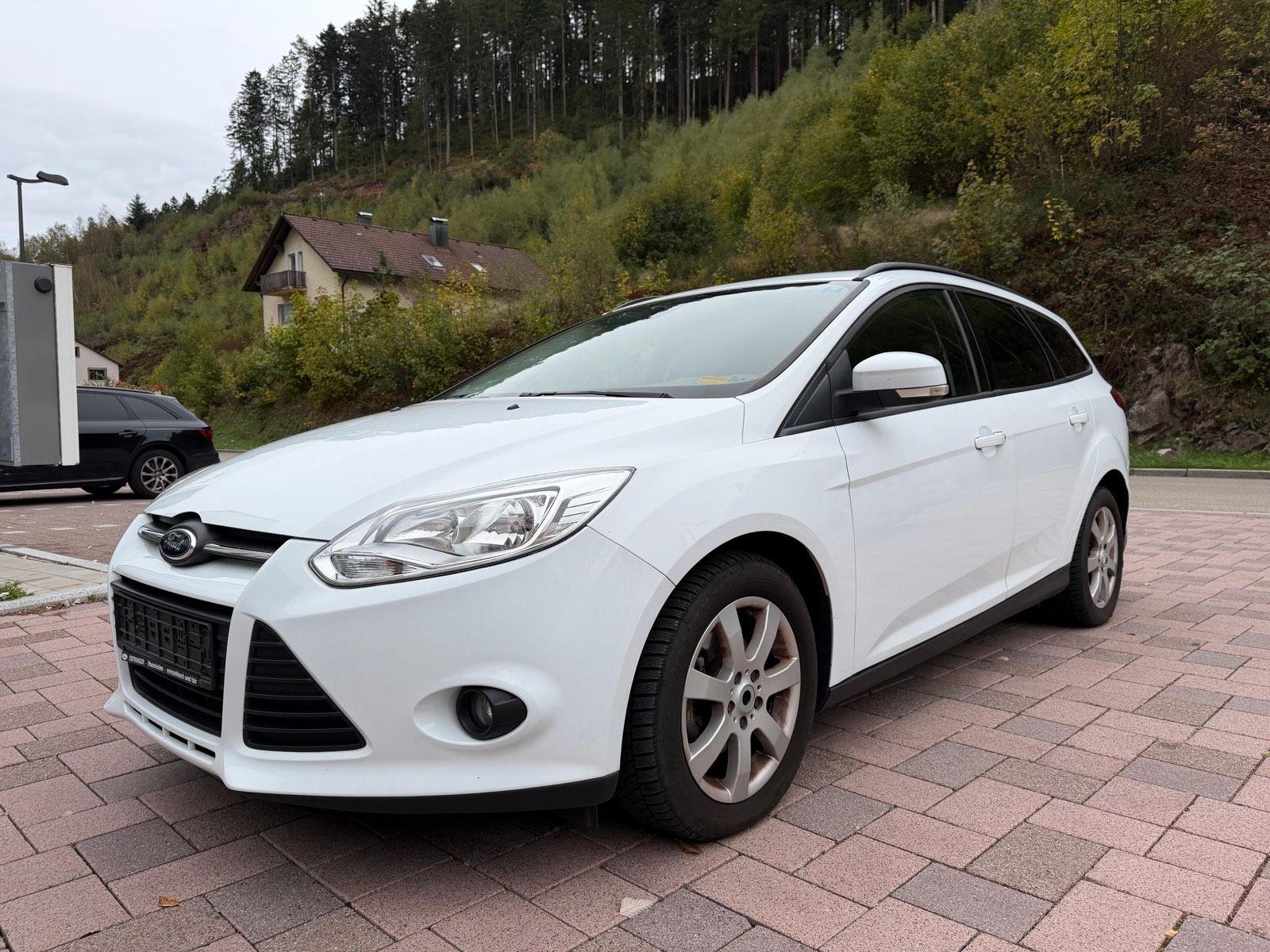 Ford Focus 2013 — rear view