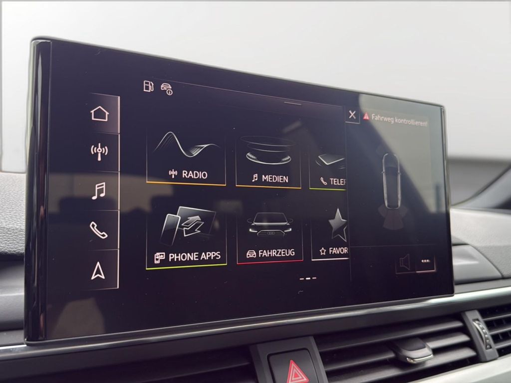 AUDI A4 2024