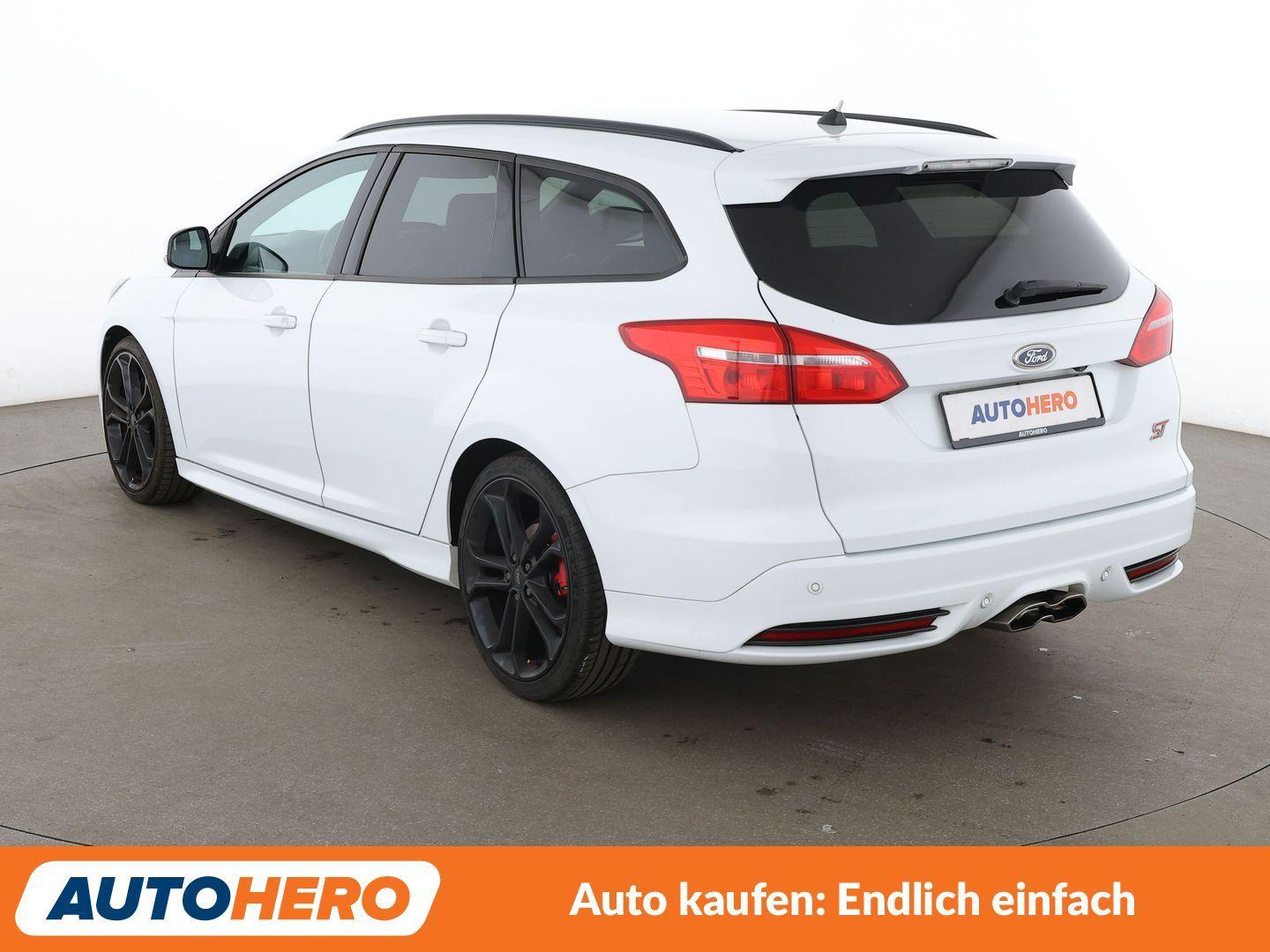 Ford Focus 2.0 EcoBoost ST*NAVI*XENON*TEMPO*CAM*PDC*
