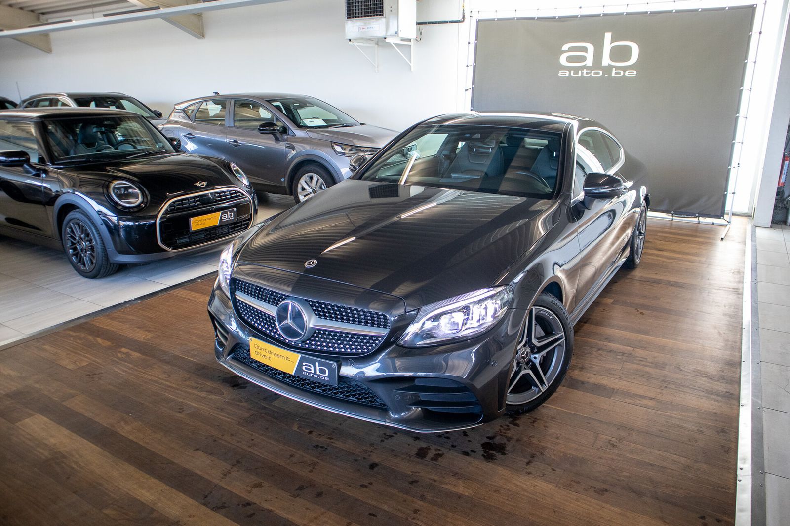 Mercedes-Benz C 200 COUPE, AMG-PAKKET, MULITBEAM, SFEERVERLICH imagem 2