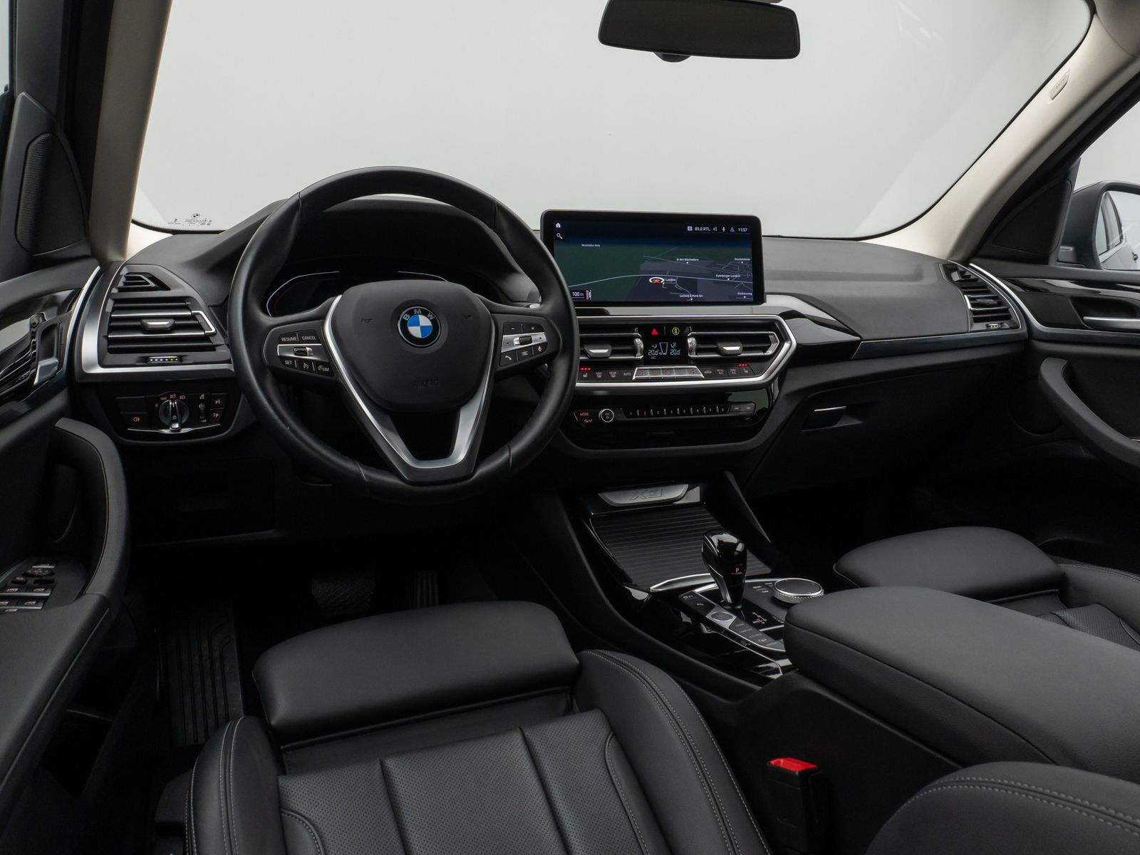 Fahrzeugabbildung BMW X3 xD30i Kamera DAB HiFi WLAN Leder Sport 19Zoll