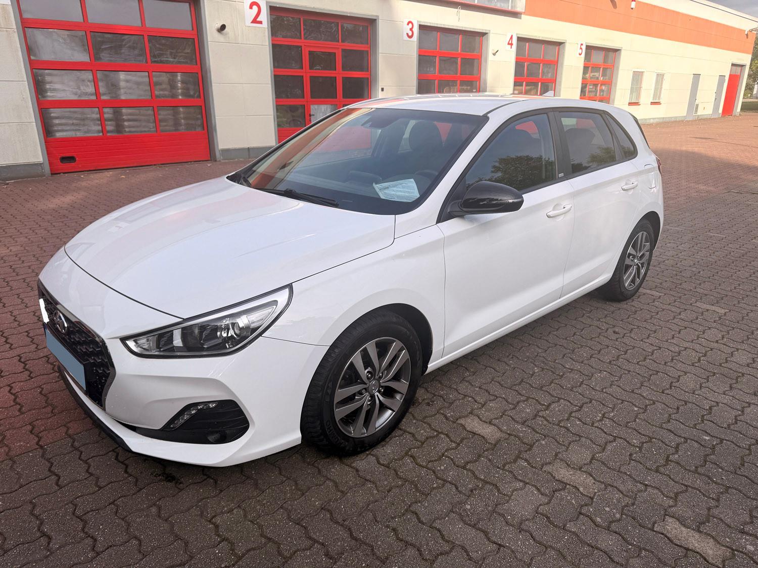 Hyundai i30 YES! Klimaaut. AHK NAVI Scheckheft