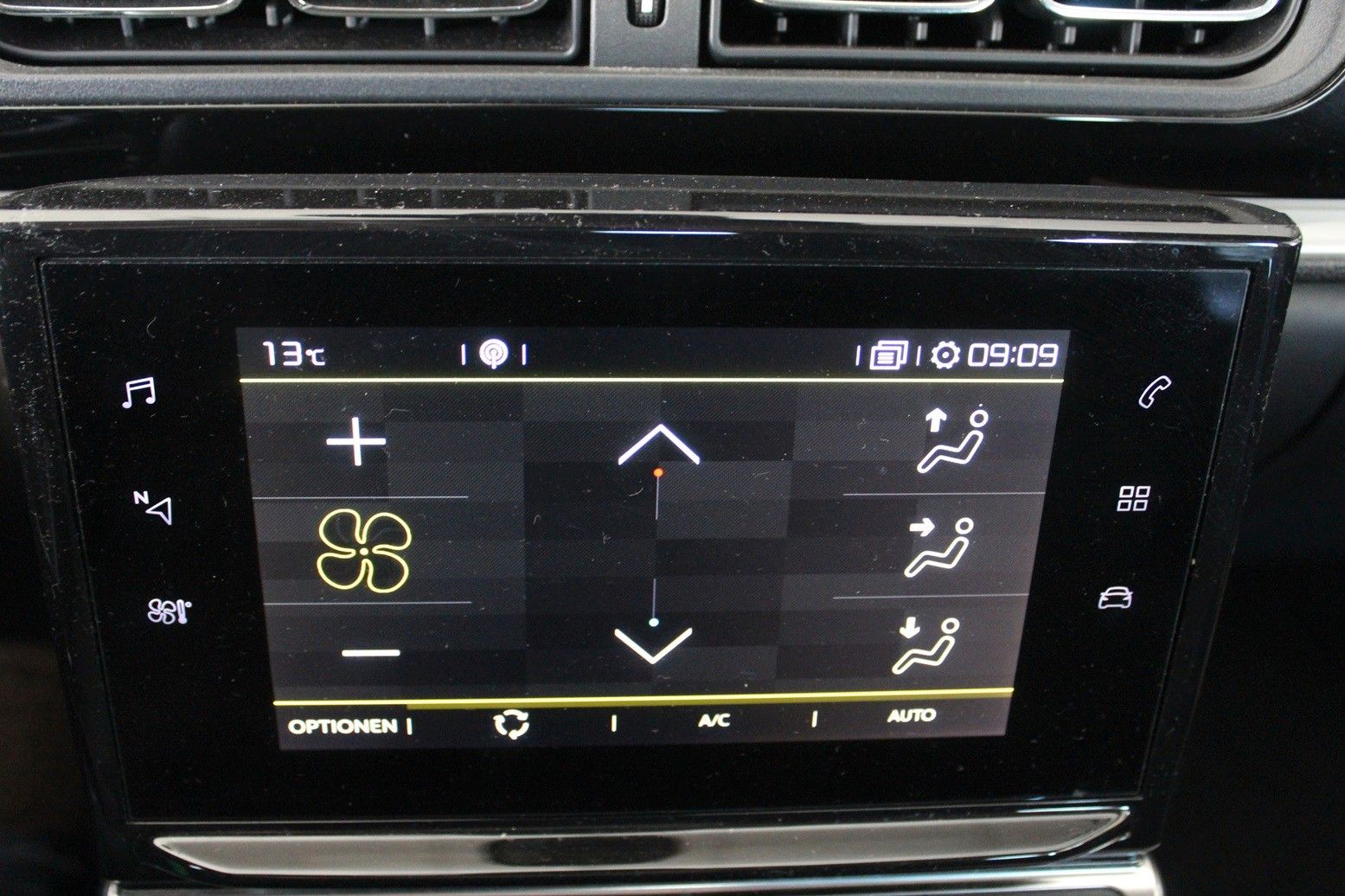 Fahrzeugabbildung Citroën C3 Shine Pack 1.2T NAVI/LED/PDC/TEMPOMAT/DAB+