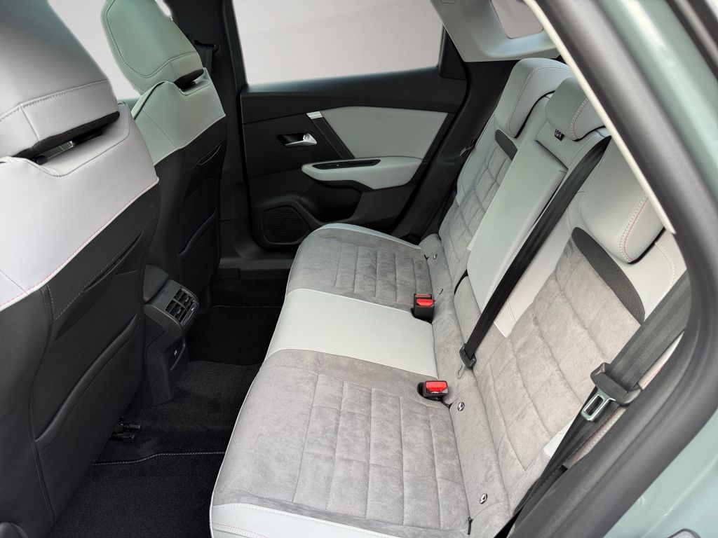 Fahrzeugabbildung Citroën C4 X Benziner 130 MAX