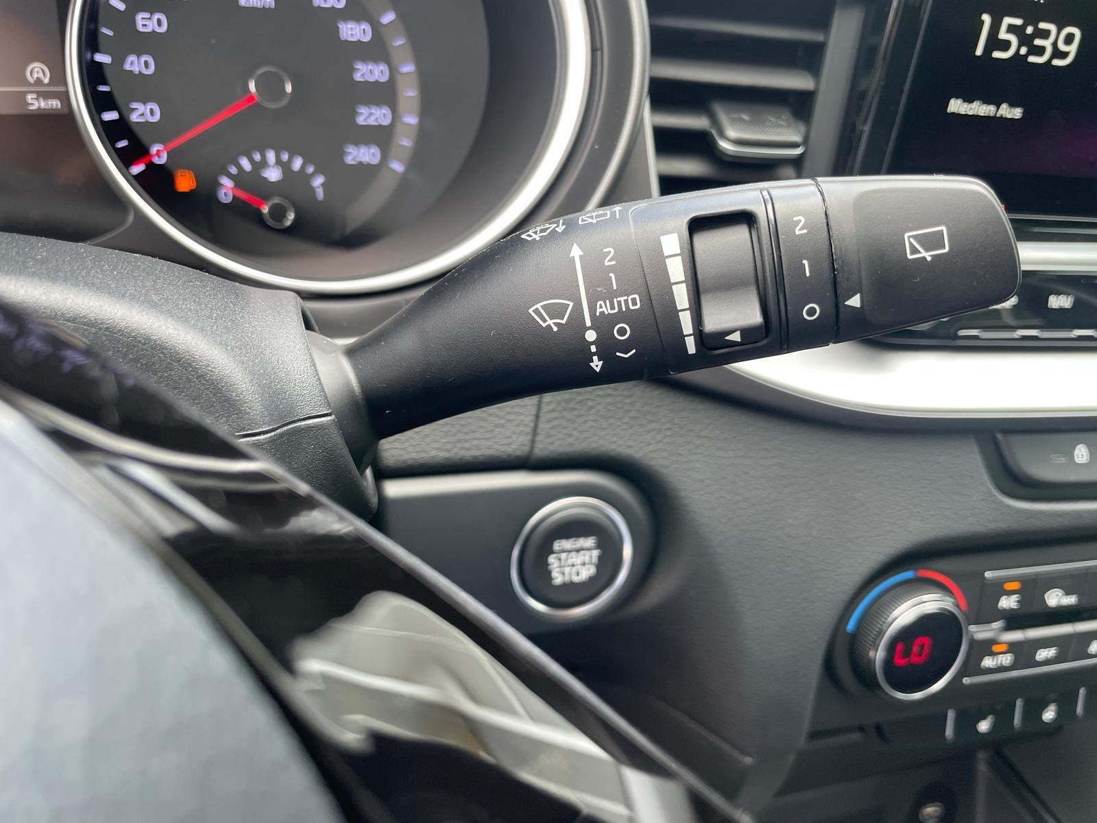 Kia CEED SW 1.5T DCT7 KEYLESS LED PDC V+H 17´´ALU