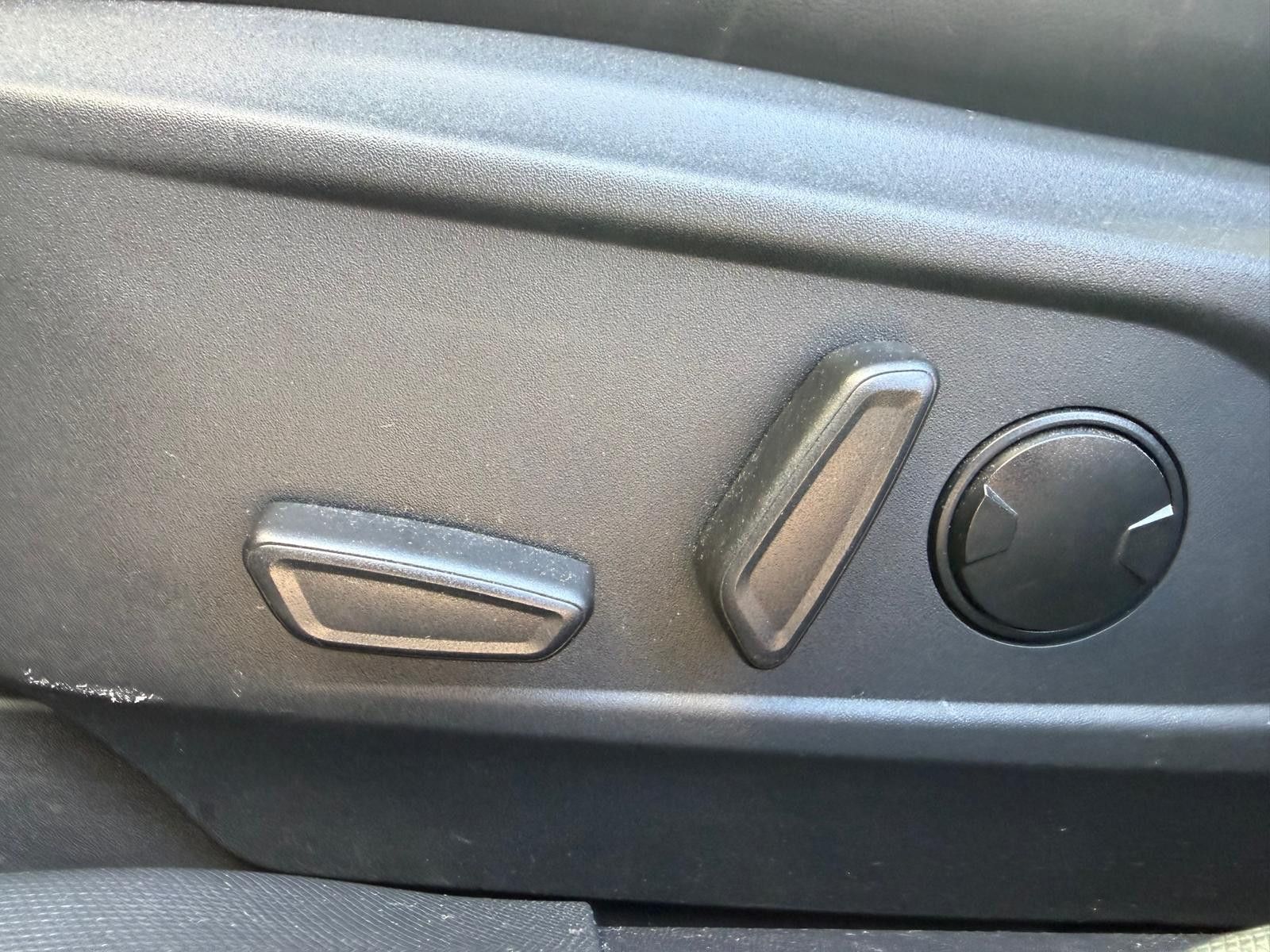 Fahrzeugabbildung Ford Mustang Mach-E >PANO+MEMO+LED+NAVI+SHZ+360°+ACC+