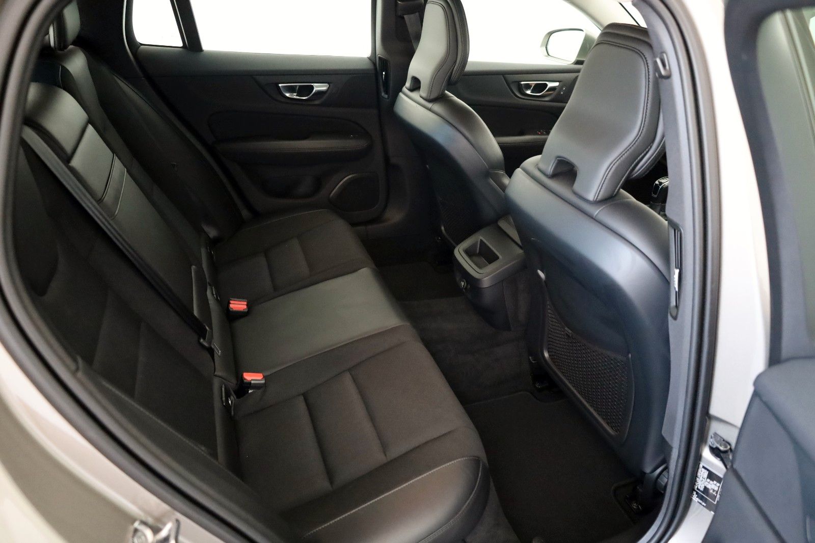 Fahrzeugabbildung Volvo V60 Kombi Momentum Pro T.Leder,Navi,LED,AppleCar