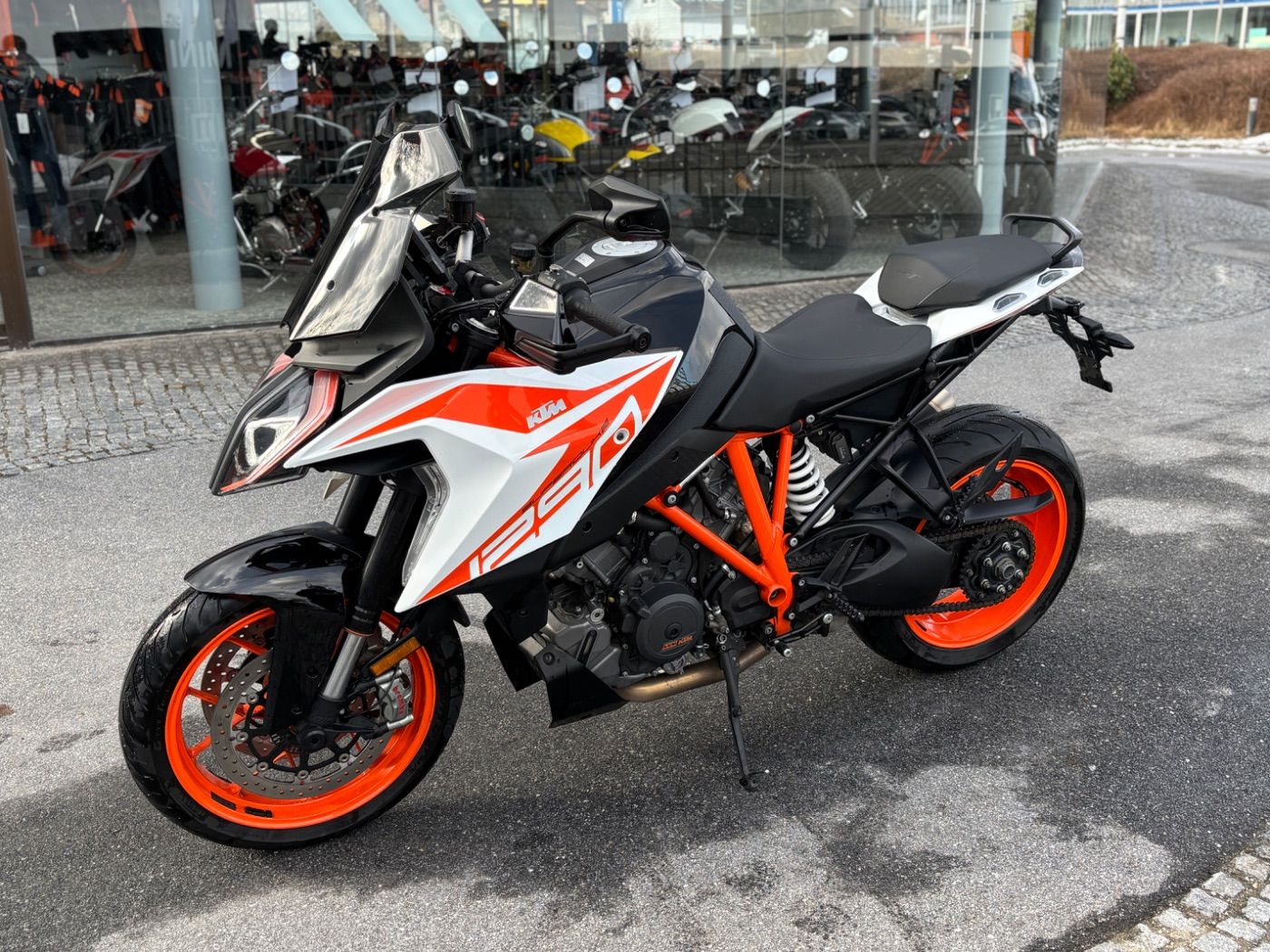 Fahrzeugabbildung KTM 1290 Super Duke GT mit Trackpack Mivv Sportauspu