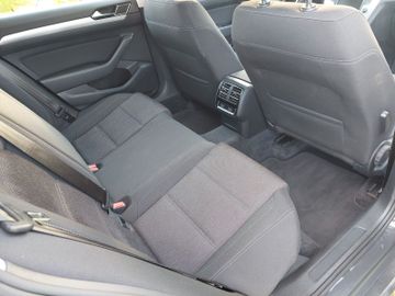 Volkswagen Passat Variant - 11