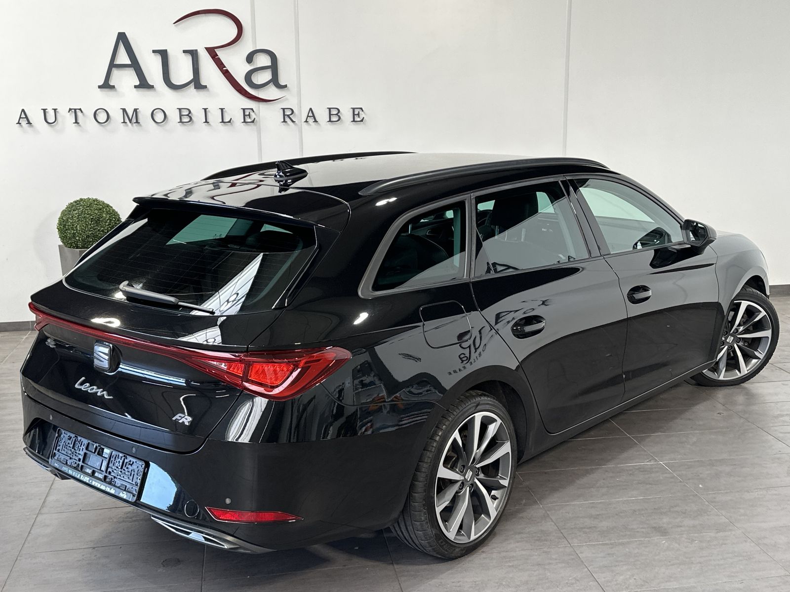 Fahrzeugabbildung SEAT Leon SpT 2.0 TDI DSG FR NAV+LED+AHK+ACC+18ZO+1HD