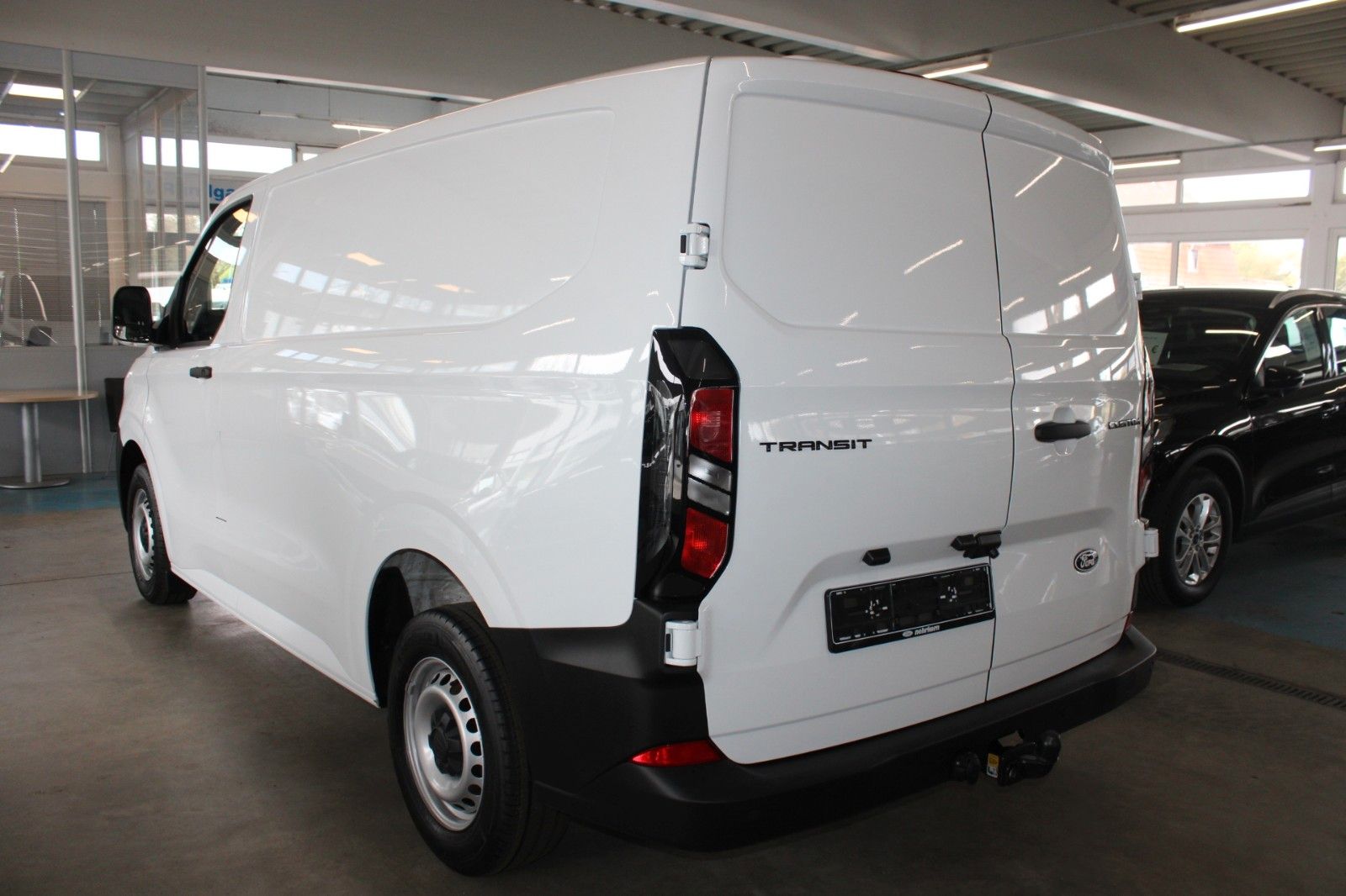 Fahrzeugabbildung Ford Transit Custom L1 Kasten LED AHK TechnologiePak2